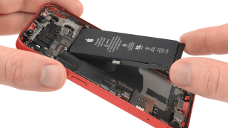 Revoluţie în reparaţia lui iPhone 12: service-urile vor înlocui mai uşor 3 componente vitale