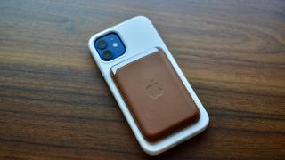Apple lucrează la un nou accesoriu MagSafe pentru iPhone 12: o baterie externă cu atașare magnetică