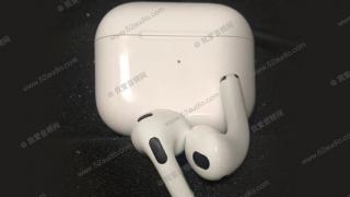 Apple AirPods 3 apar în primele imagini; Căștile ar primi un nou design și o carcasă de încărcare mai compactă