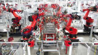 Producția lui Tesla Model 3 este suspendată pentru 2 săptămâni; Criza globală de semiconductori continuă, afectând Dacia și Ford România
