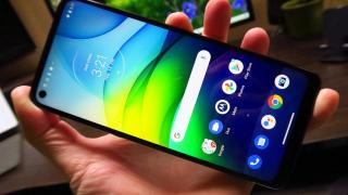 Motorola Moto G9 Power: Design ce aduce cu denimul în spate, bărbie mare, încă manevrabil