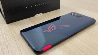 ASUS ROG Phone 5 Unboxing şi primele impresii: metal, sticlă, suflet, cojones, anime (Video)