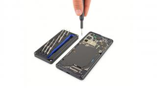 Galaxy S21 Ultra disecat de către cei de la iFixIT; Nu este foarte ușor de reparat