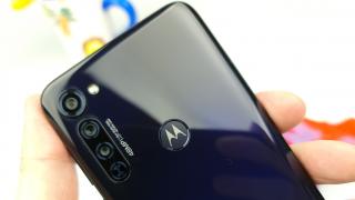 Motorola Moto G Pro: Design familiar, solid construit, cu o nuanţă atractivă
