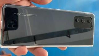 Smartphone-ul pliabil de la Xiaomi va face parte din seria Mi Mix; Iată primele fotografii cu carcasa sa