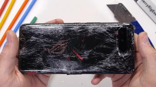 ASUS ROG Phone 5 nu trece testul de durabilitate a lui JerryRigEverything; Iată punctul său slab