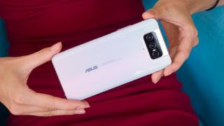 ASUS ZenFone 8 va sosi în 3 variante; ZenFone 8 Mini tocmai a primit o scăpare de specificaţii; Are ecran OLED de 5.9 inch