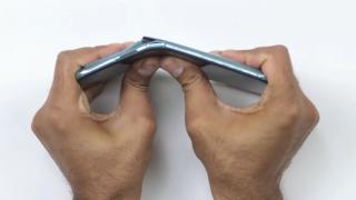 Redmi Note 10 are probleme la testul de rezistenţă; Se îndoaie uşor! (Video)