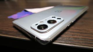 OnePlus 9 Pro Unboxing: Hasselblad, senzori noi Sony şi o lentilă ultrawide revoluţionară cresc cota OnePlus
