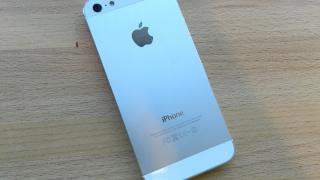 Apple ar putea proceda ca Google, lansând un iPhone de 200 de dolari fără abonament În 2014 (Zvon)