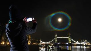 OnePlus 9 fotografiază primul curcubeu nocturn (Moonbow), fenomen cosmic rar; Culorile sunt scoase în evidență cu tehnologia Hasselblad