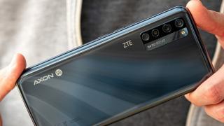 ZTE Axon 30 Pro ar debuta pe 30 aprilie; Telefonul cu cameră ascunsă sub ecran și trei senzori de 64 MP în spate