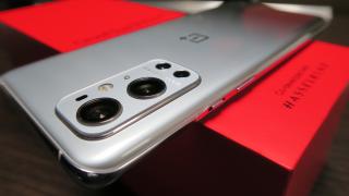 OnePlus 9 Pro: Design cumva clasic OnePlus, acum cu IP68, nuanţe noi