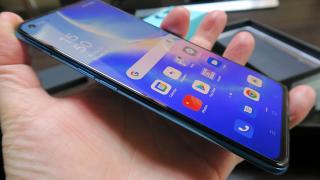 Oppo Reno5 5G: Display excelent pentru Netflix şi gaming
