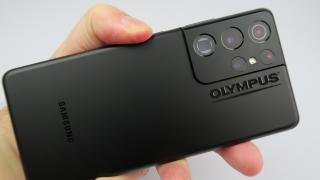 Samsung ar urma să încheie un parteneriat cu Olympus pentru îmbunătățirea calității camerelor de pe viitoarele smartphone-uri (Zvon)