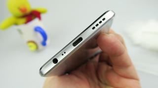 Realme 8: Conectivitatea ne aduce WiFi rapid, două sloturi nano SIM, 4G