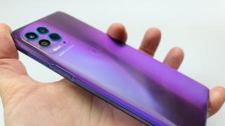 Motorola Moto G100: Design din nou special pentru spatele telefonului, corp masiv