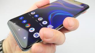 Vivo Y70: Display AMOLED luminos, imersiv, cu nuanţe vii