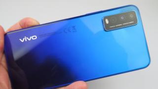 Vivo Y20s: Design cu un gradient sexy, construcţie din plastic calitativă