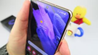 Samsung Galaxy S21 primește deja patch-ul de securitate pe luna mai, la pachet cu îmbunătățiri foto și Quick Share