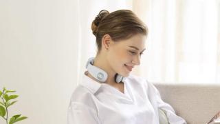 E LUNI e AMAZON: Azi vă recomandăm un dispozitiv pentru masaj cervical ușor și compact, ideal pentru orele petrecute la birou