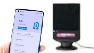 Motorola încheie un parteneriat strategic cu GuRu pentru a dezvolta tehnologia de încărcare wireless over-the-air pentru smartphone-urile sale