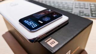 Xiaomi Mi 11 Ultra Unboxing: cel mai mare senzor foto de pe mobil, spate ceramic cu personalitate, extra ecran (Video)