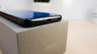 ASUS ZenFone 8: Baterie sacrificată pentru format, dar cu 5 reglaje