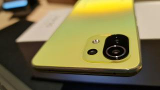 Xiaomi Mi 11 Lite 5G Unboxing: cel mai jucăuş colorat telefon midrange inaugurează un procesor cu ţinte mari (+cadou Mi Smart Band 6 la achiziție) (Video)