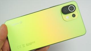 Xiaomi Mi 11 Lite 5G: Design tineresc, un Citrus Yellow şi o talie de care era nevoie
