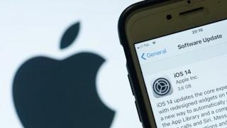 Apple îți va oferi posibilitatea de a rămâne la iOS 14 chiar și după lansarea lui iOS 15, oferind patch-urile de securitate importante