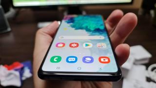 Samsung Galaxy S20 FE 5G: OS, UI, aplicaţii cu 3 ani de actualizări, experienţă clasică One UI 2.5