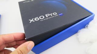 vivo X60 Pro Unboxing: telefonul oficial EURO 2020 aduce un gimbal generaţia 2.0, optică Zeiss (Video)