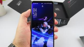 ASUS ROG Phone 5 Pro: Display AMOLED super rapid, luminos și protejat de Gorilla Glass Victus