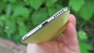 Xiaomi Mi 11 Lite 5G: Conectivitate de flagship sau chiar peste