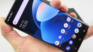 Vivo X60 Pro: Display curbat şi foarte luminos, care oferă satisfacție vizuală