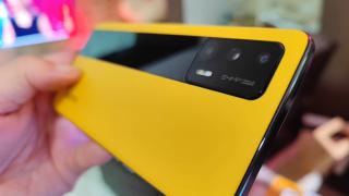 realme GT 5G Unboxing: inspirat de Ford GT, un gaming phone vitezoman (Video)