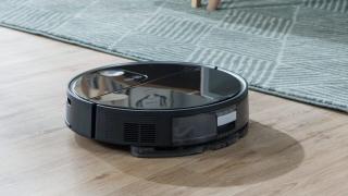 Aspiratorul robot 360 S10 este acum disponibil local în oferta GeekMall, cu o ofertă specială la precomandă; Are 3 senzori LiDAR și poți adăuga dezinfectant pentru spălarea cu mop