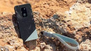 Motorola renaște seria Defy odată cu lansarea telefonului robust Moto Defy 2021; Are certificare militară și poate fi spălat cu săpun/dezinfectant