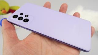 Samsung Galaxy A72 4G: Design-ul te cucereşte prin nuanţe, spate soft touch, soliditate