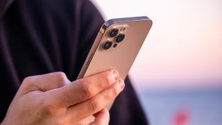 Noi detalii despre iPhone-urile din 2022 ies la iveală; Vom avea un iPhone de 6.7 inch mai ieftin și modele Pro cu scanner de amprente sub ecran