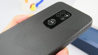 Motorola Defy 2021 Unboxing: un telefon robust cu preţ atractiv, rezistent la medii dure (Video)
