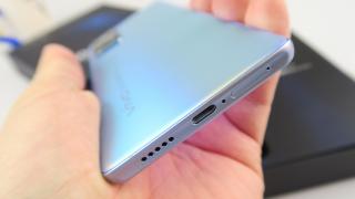 Vivo X60 Pro: Acustica mono, dar livrează decibelii necesari
