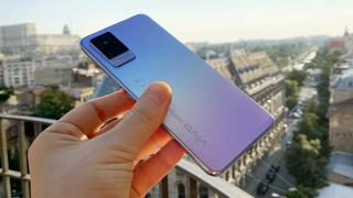 vivo V21 5G Unboxing: primele impresii despre telefonul cu mega cameră selfie de 44 MP, stabilizare optică în faţă şi spate