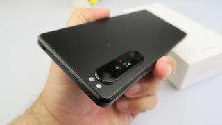 Sony Xperia 1 III Unboxing: cameră periscopică variabilă pe un telefon îngust şi puternic, mai de nişă ca niciodată