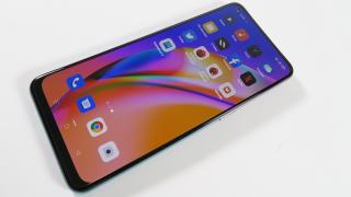 Oppo Reno5 Lite: Display destul de luminos pentru un telefon midrange