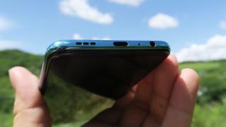 Oppo Reno5 Lite: Acustica mono nu bate recorduri la volum, dar se aude puternic la gaming