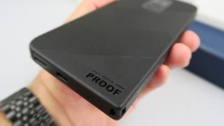 Motorola Defy 2021: Design robust, dar şi elegant, extra aderență