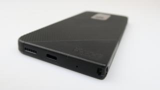Motorola Defy 2021: Acustica mono, dar cu volum din plin