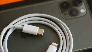 Apple iPhone 13 va suporta încărcarea rapidă pe fir la 25W; Va debuta și un nou încărcător ce va putea fi achiziționat separat